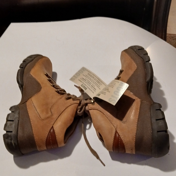 Roots Brown Mens Hiking Boots with Lace-Up Design. NWT. Size 8 - Picture 10 of 10